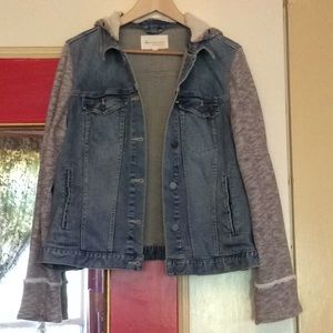 Vince Camuto Sweatshirt sleeved Jean Jacket